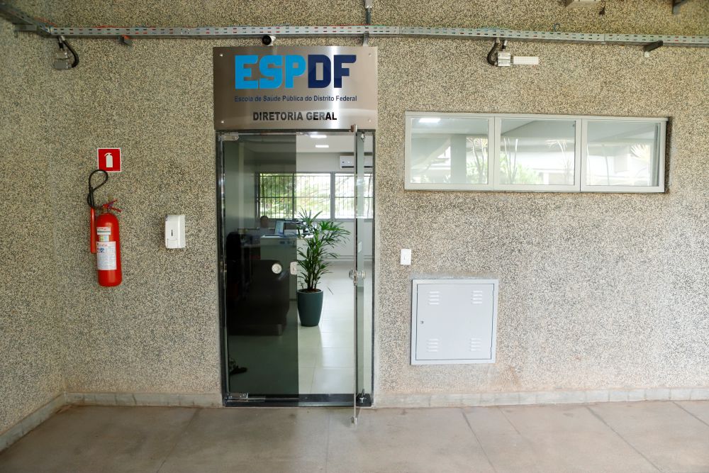 Escola de Saúde Pública do DF recebe apoio federal para ampliar cursos e residências