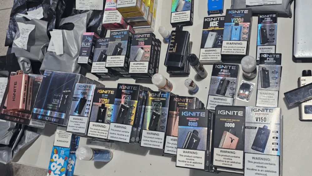PCGO apreende cigarros eletrônicos avaliados em aproximadamente R$10 mil em tabacaria de Goiânia