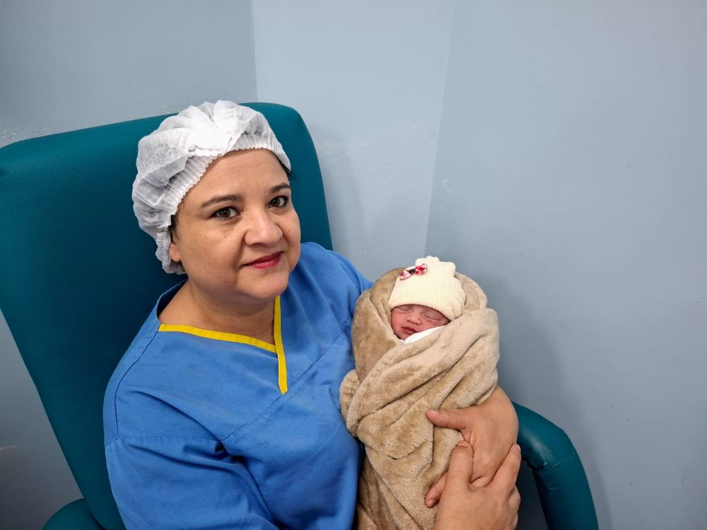 Touquinhas aquecem a chegada de bebês recém-nascidos ao Hospital de Santa Maria