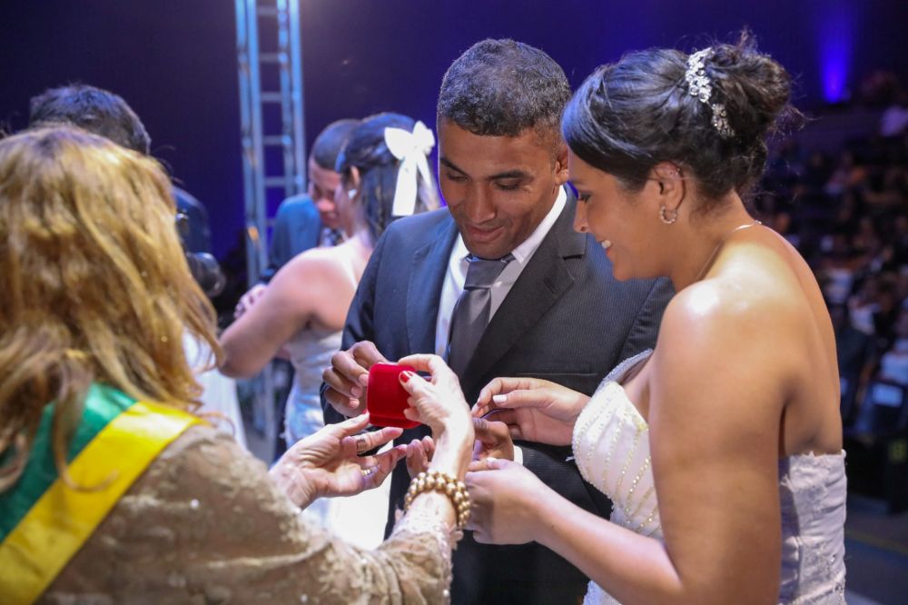 Cem casais oficializam união em edição do Casamento Comunitário no Museu da República