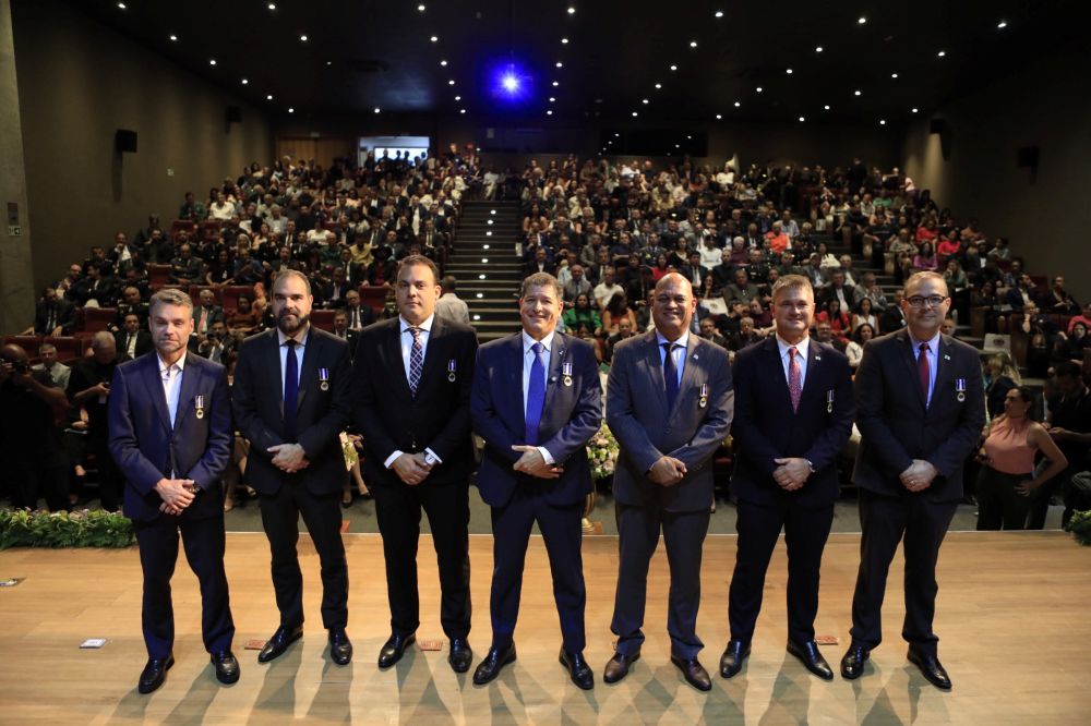 Medalha Mérito do Conselho Comunitário de Segurança é entregue a 300 pessoas