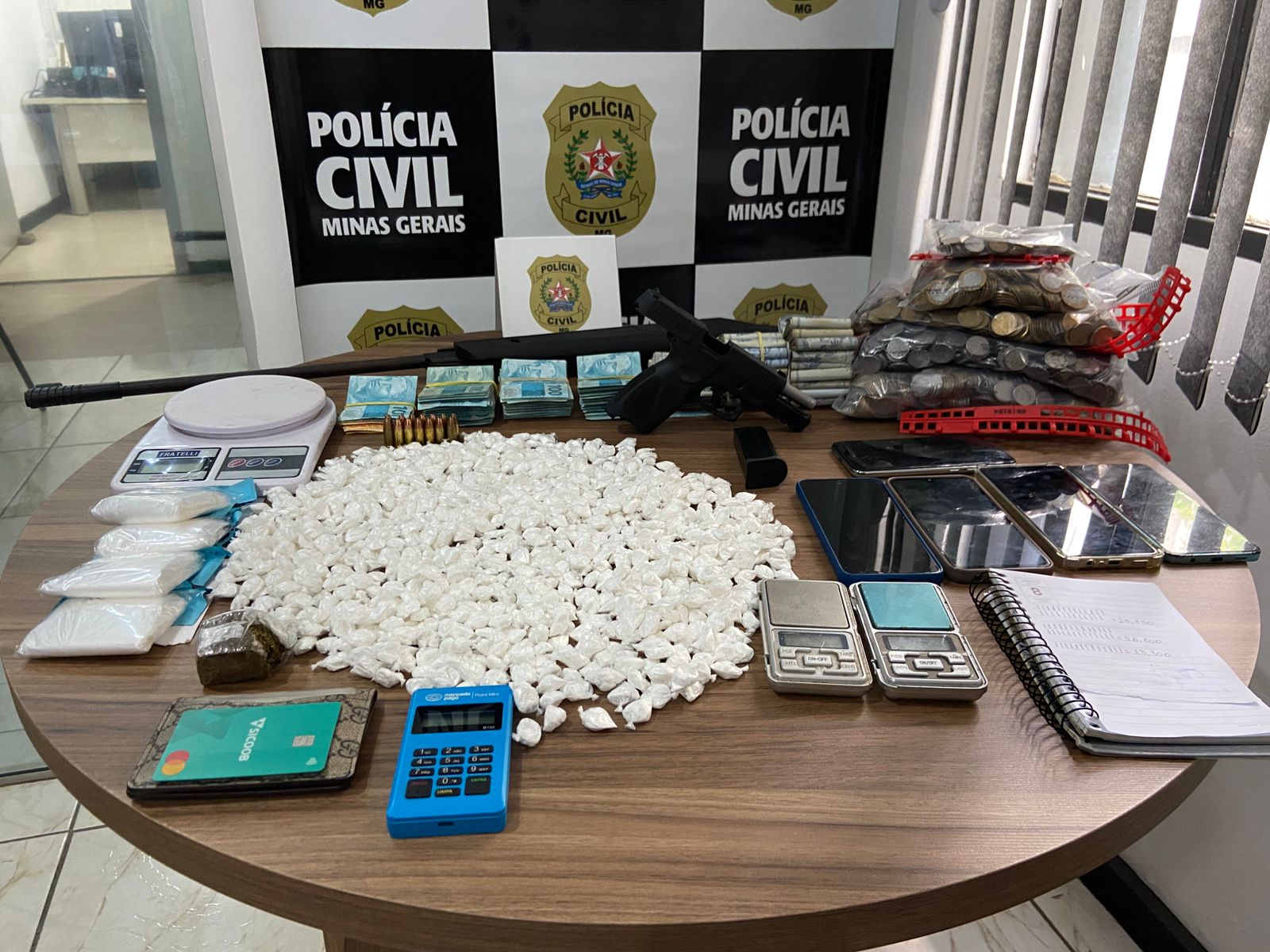 PCMG deflagra operação Campo Minado e prende oito por tráfico em Bom Despacho
