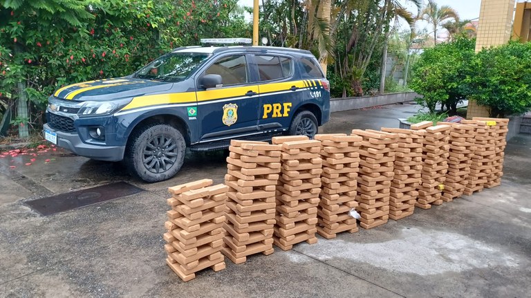 PRF apreende 334 quilos de maconha em Itatiaia