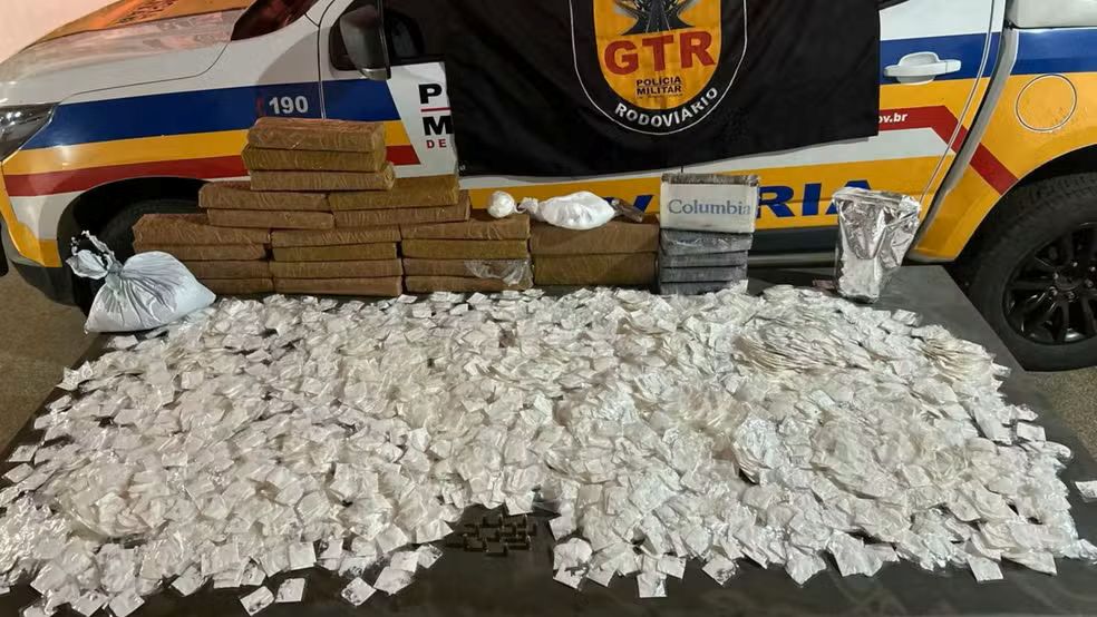 Passageiro de ônibus é preso com 5 mil papelotes de cocaína em Patos de Minas