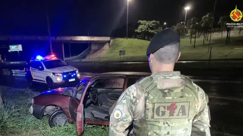 Equipe ambiental da PMDF detém dupla com carro roubado