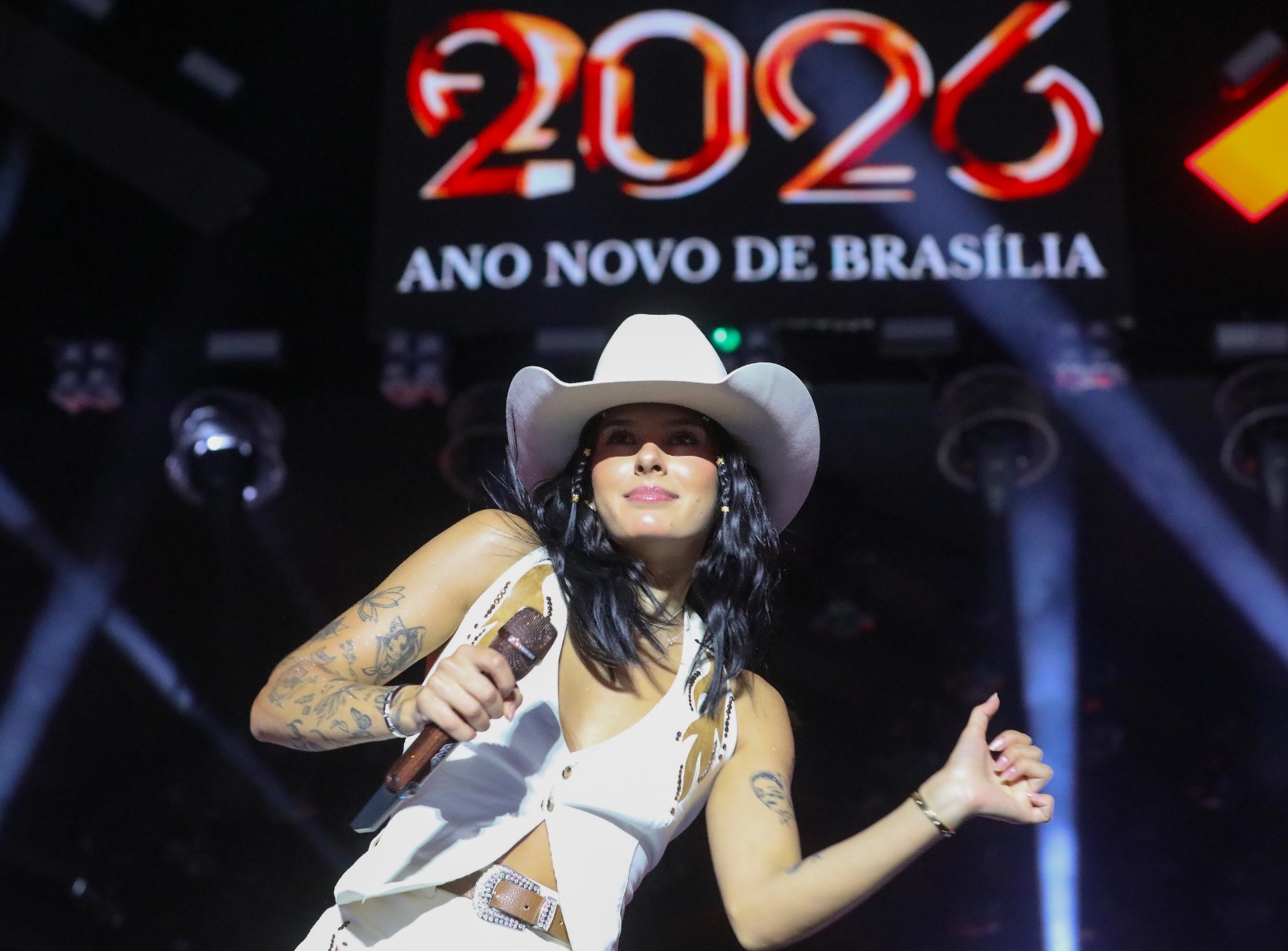 Celebra DF: Ana Castela, Murilo Huff e Calcinha Preta levam multidão à Esplanada no primeiro dia do ano