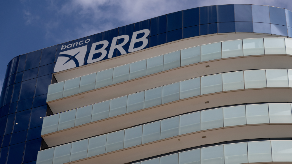 BRB conclui entrega de 152 mil cartões de uniforme escolar