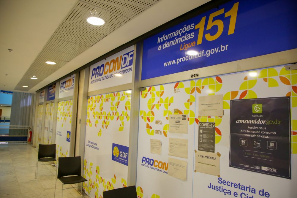 Procon-DF autua 27 escolas particulares após fiscalização de listas de materiais