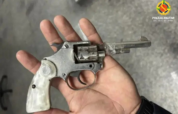 PMDF prende homem de 21 anos por porte ilegal de arma de fogo no Itapoã
