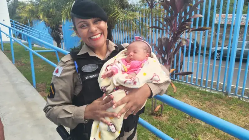 PMMG Ibirité – Policial militar feminina amamenta bebê em quadro agudo de fome
