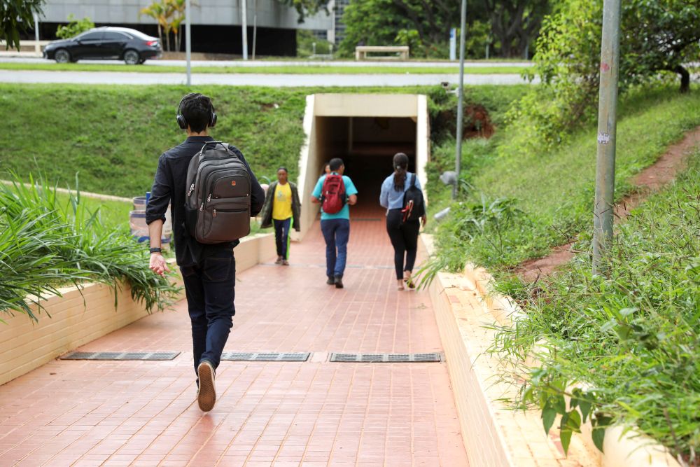 Com investimento de R$ 1,68 milhão, GDF reforça manutenção das passagens subterrâneas do Eixão
