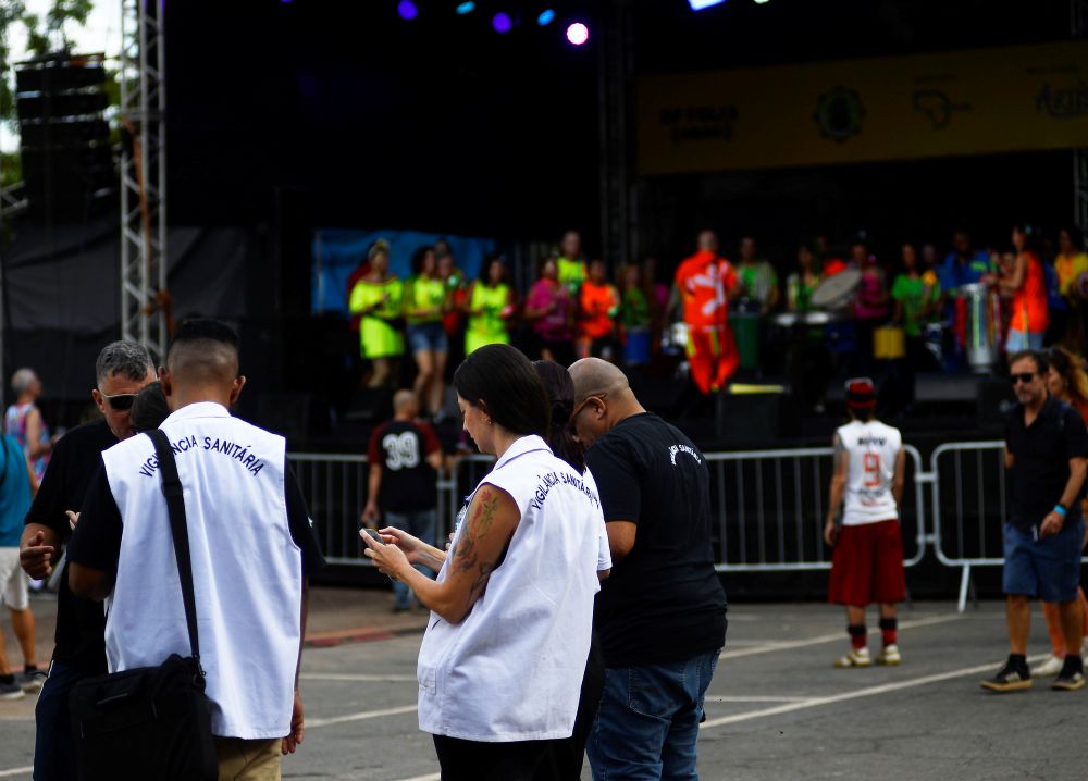 Vigilância Sanitária do DF apreende mais de 1,2 mil produtos irregulares durante o Carnaval