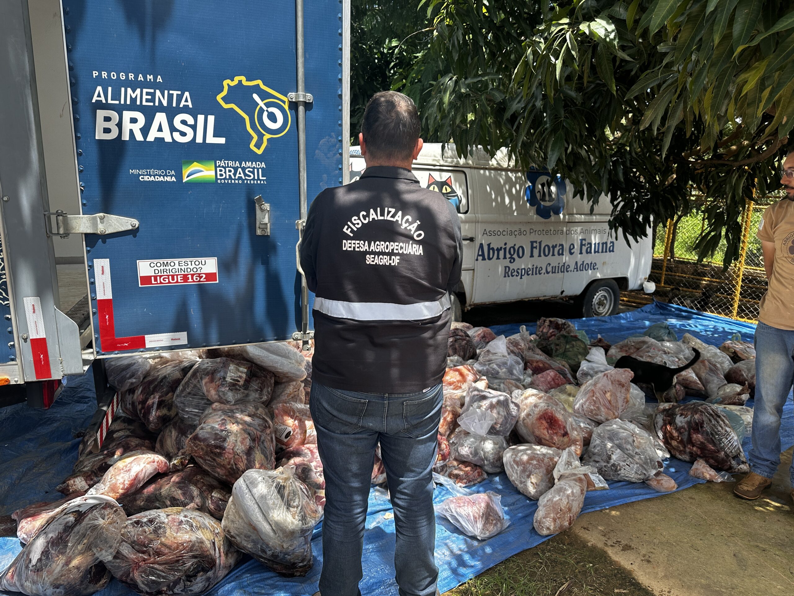 GDF doa três toneladas de carne a abrigo de cães e gatos