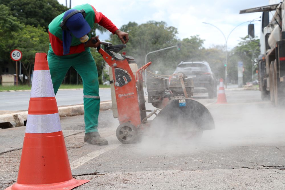 GDF realiza manutenção em vias do Plano Piloto