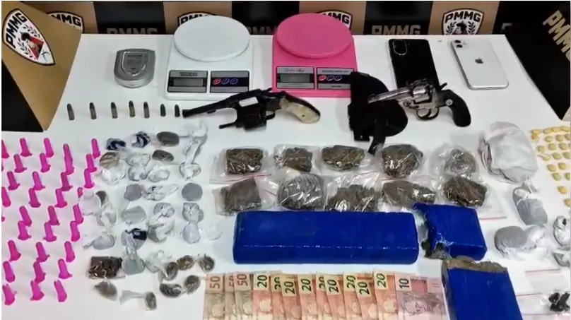Coronel Fabriciano – Suspeitos de tráfico são presos com armas, drogas e munições