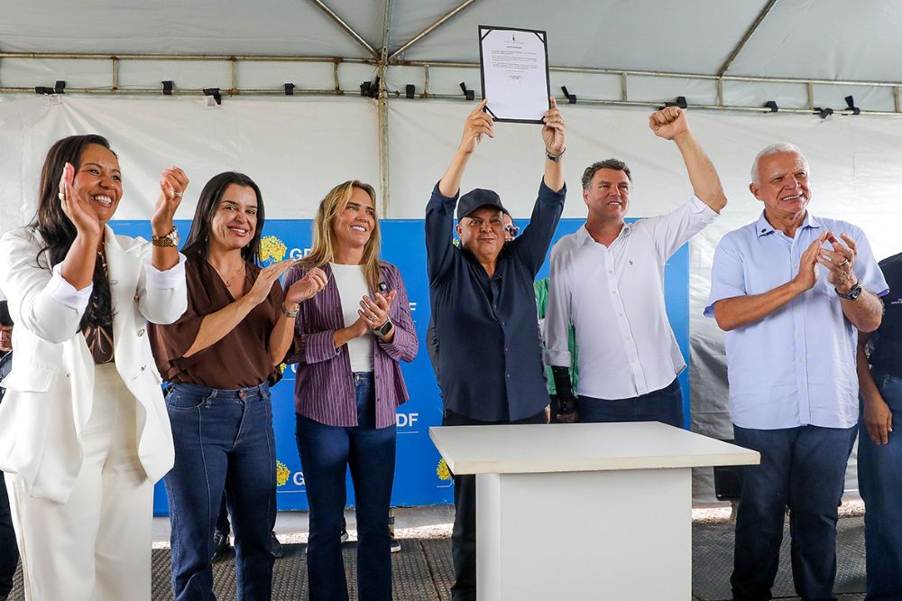 Governador Ibaneis Rocha assina ordem de serviço para pavimentação da VC-541, em Brazlândia
