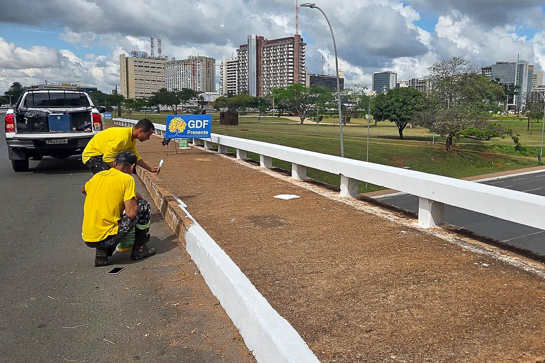 Pintura de viadutos e estruturas viárias do DF garante mais segurança no trânsito