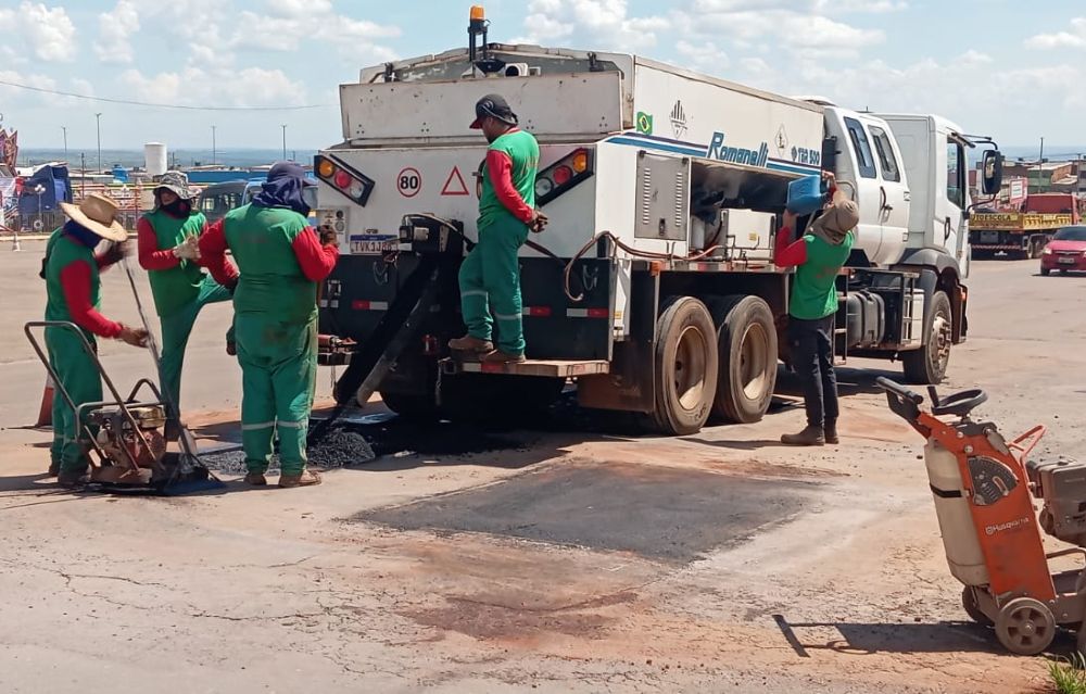 Força-tarefa aplica 25 toneladas de asfalto e remove 64 toneladas de entulho em Ceilândia