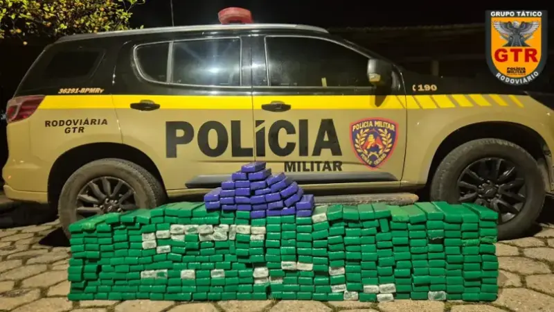 PMMG Passos – Apreendido veículo furtado e carregado com maconha