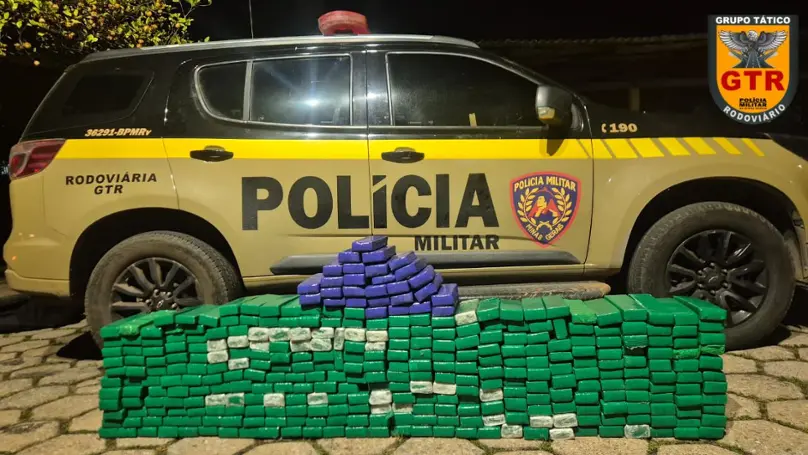 PMMG Passos – Apreendido veículo furtado e carregado com maconha