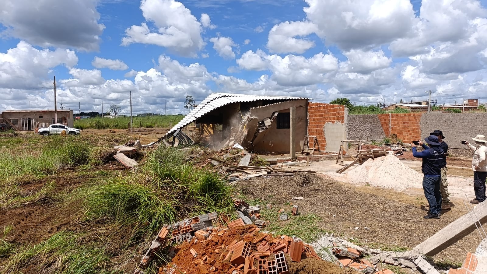 Menos de 40 dias após operação, DF Legal volta a demolir obras em Água Quente