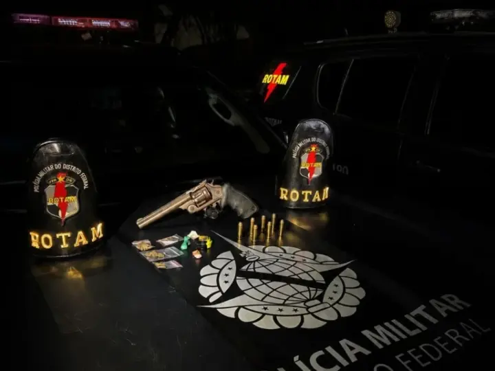 PMDF PRENDE TRÊS PESSOAS POR POSSE DE ARMA DE USO RESTRITO E ENTORPECENTES EM CEILÂNDIA