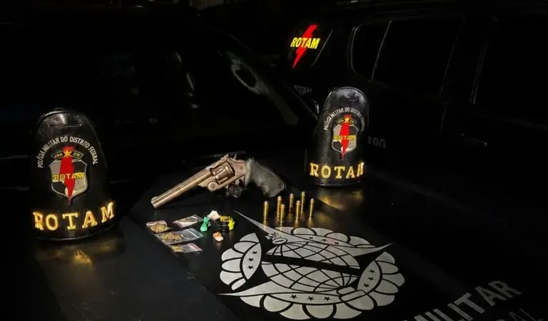 PMDF PRENDE TRÊS PESSOAS POR POSSE DE ARMA DE USO RESTRITO E ENTORPECENTES EM CEILÂNDIA