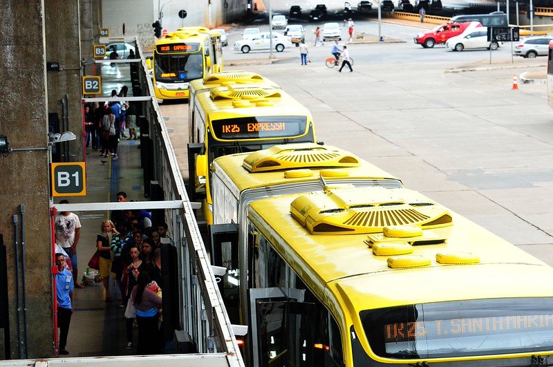 Reforço de ônibus começa três horas antes dos jogos da Seleção Brasileira