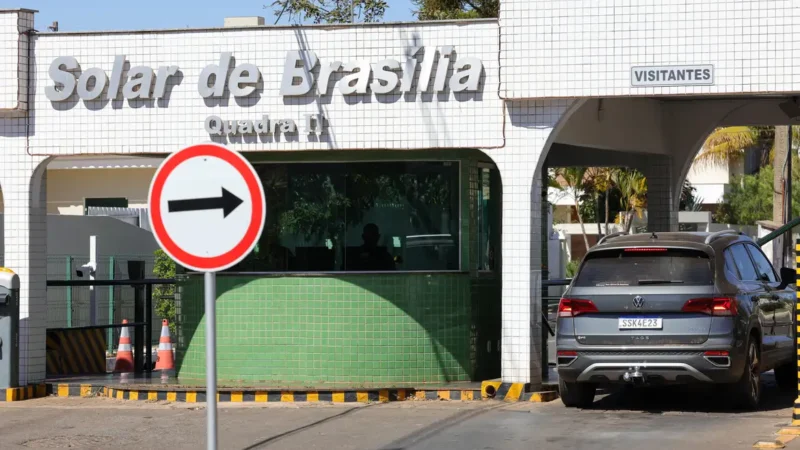 Defesa de Bolsonaro recorre ao STF contra proibição de visitas na prisão domiciliar