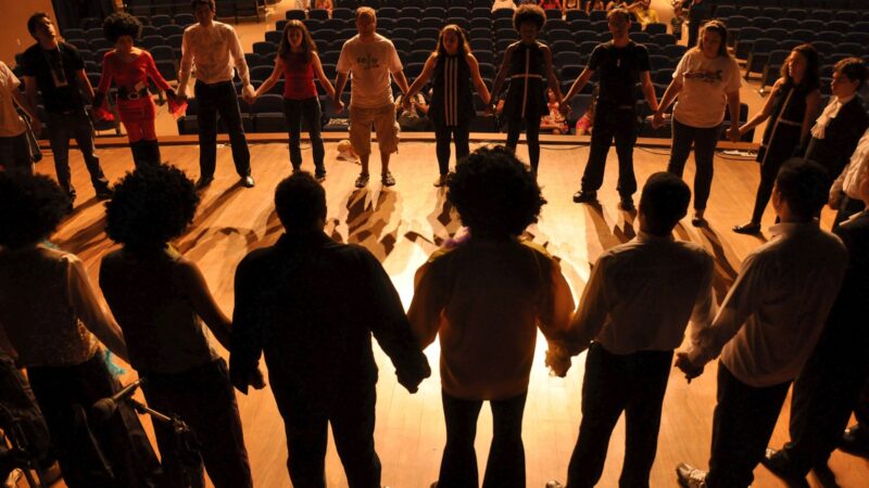 Oficina gratuita de teatro musical abre inscrições para jovens de Taguatinga