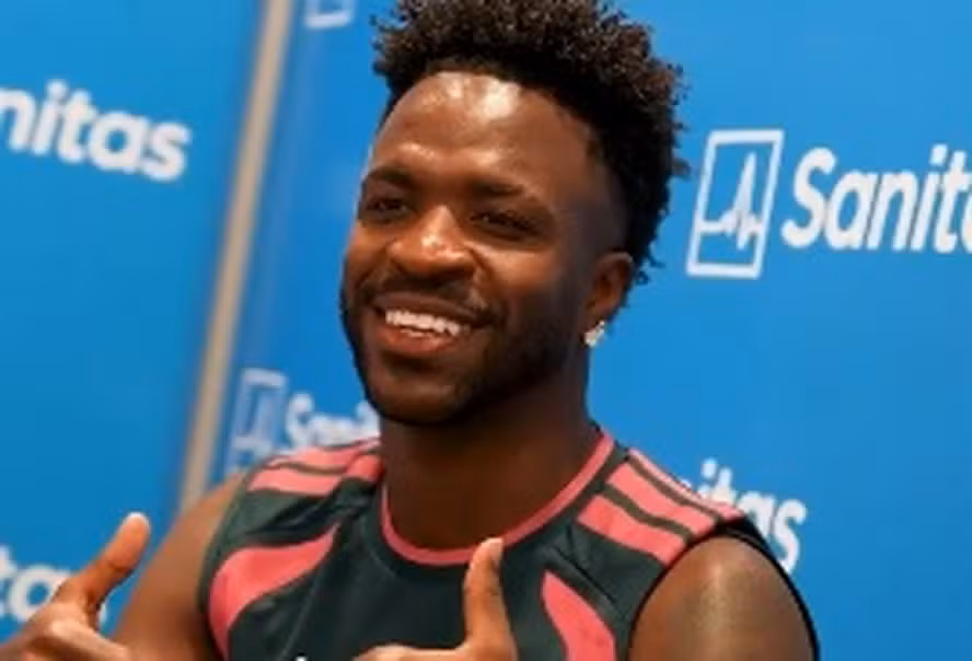 Arsenal mira Vini Jr com oferta bilionária ao Real Madrid