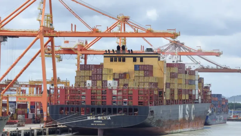 Comércio exterior do Brasil tem superávit de US$ 7 bi em julho