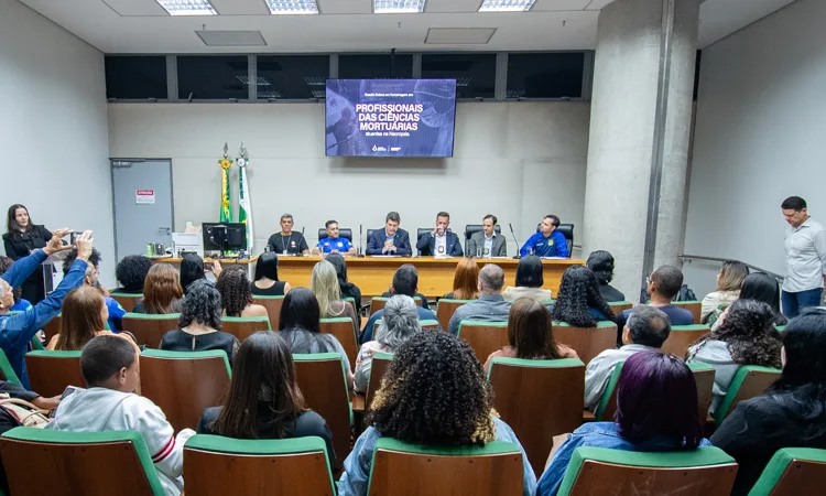 CLDF homenageia profissionais da necropsia em sessão solene