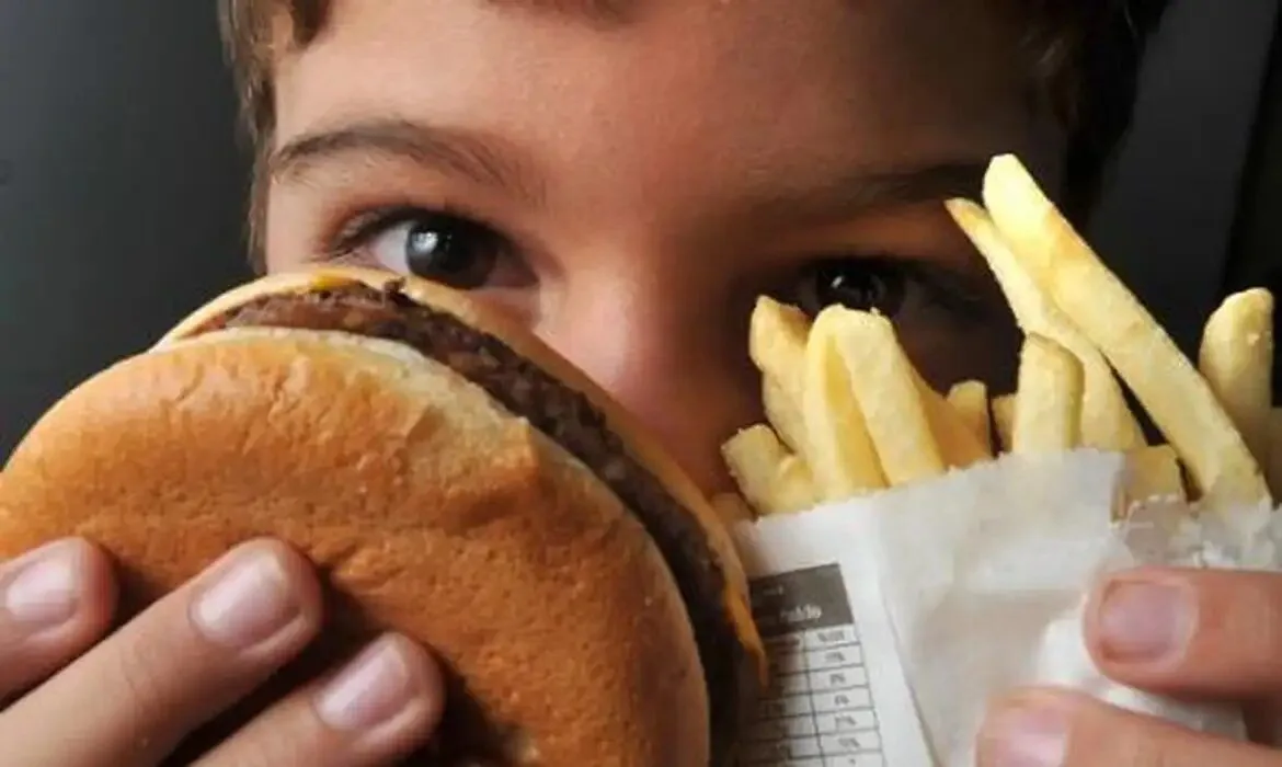 Colesterol: exame deve começar aos 10 anos, alerta cardiologista