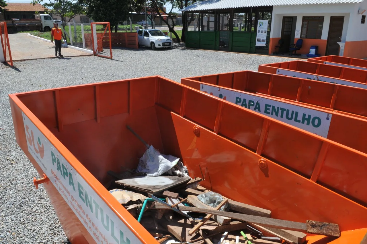 Podas e galhadas podem ser descartadas gratuitamente nos papa-entulhos