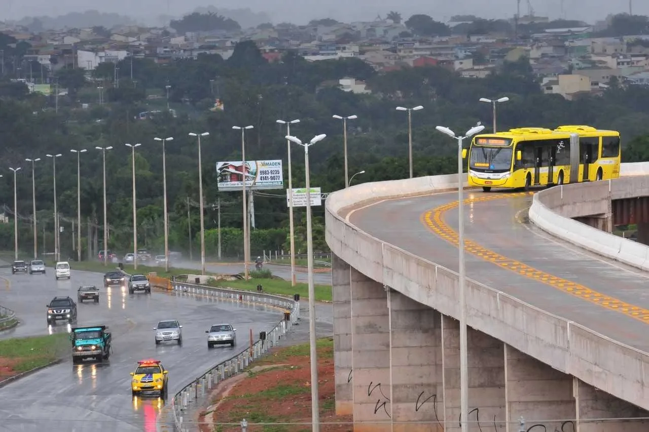 Taxistas do DF poderão circular no corredor exclusivo do BRT Sul