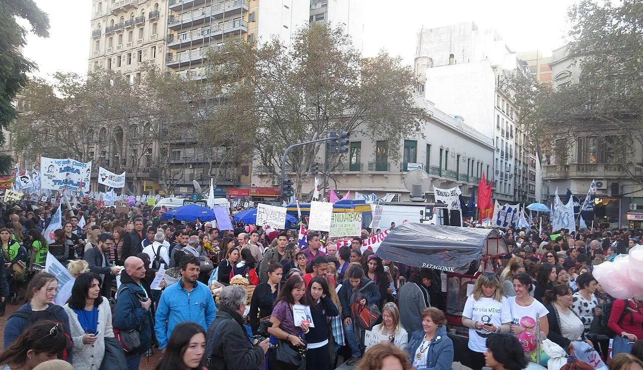 10 de outubro: data de mobilização contra a violência às mulheres reforça papel da educação