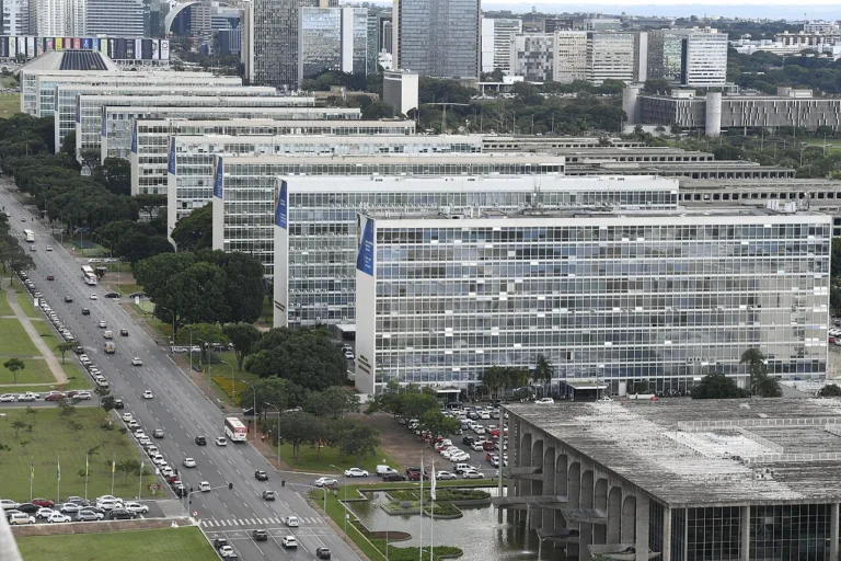 DF entra em alerta vermelho para umidade abaixo de 12% nesta terça-feira