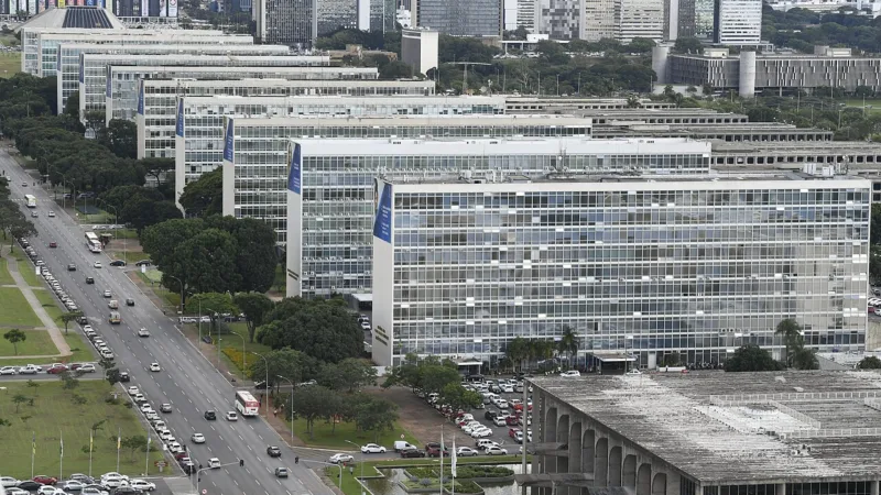 DF entra em alerta vermelho para umidade abaixo de 12% nesta terça-feira