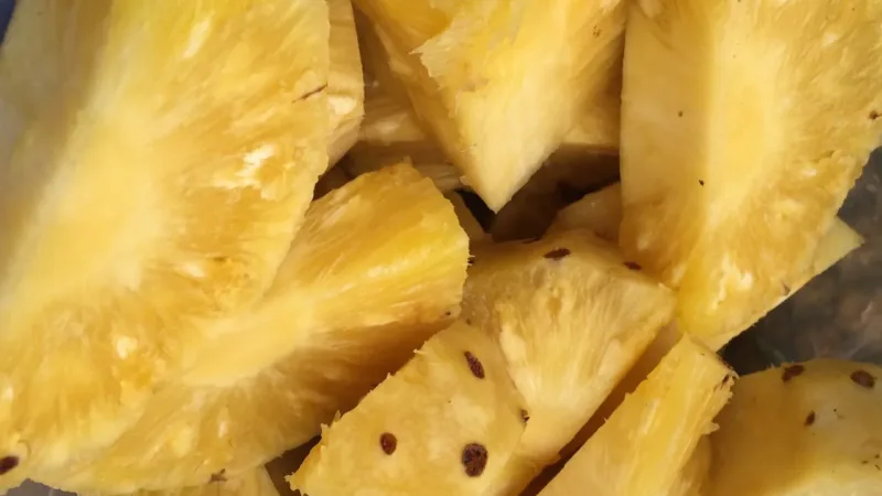 Abacaxi: bromelina, vitamina C e fibras fazem da fruta uma aliada da saúde