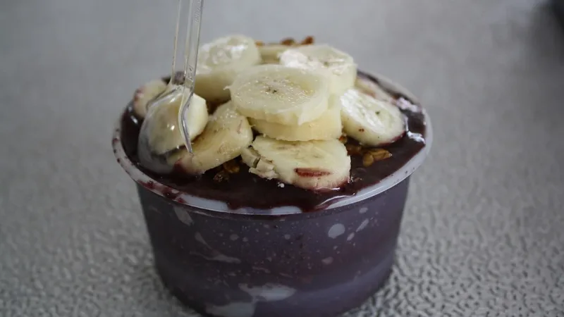 Açaí faz bem? Conheça os benefícios do fruto e os cuidados com o consumo