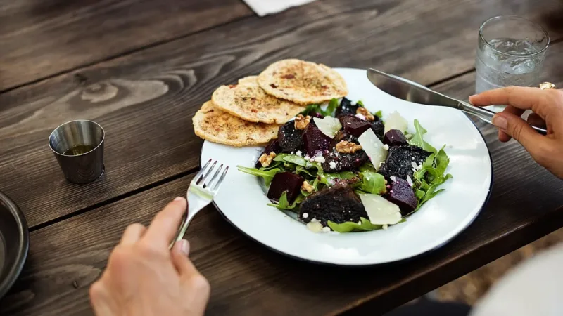 Alimentação intuitiva: como ouvir os sinais do corpo e fazer as pazes com a comida