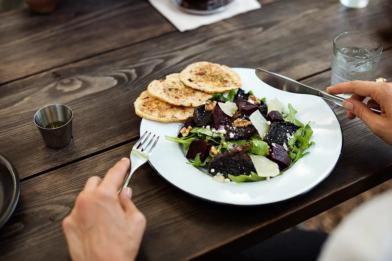 Alimentação intuitiva: como ouvir os sinais do corpo e fazer as pazes com a comida
