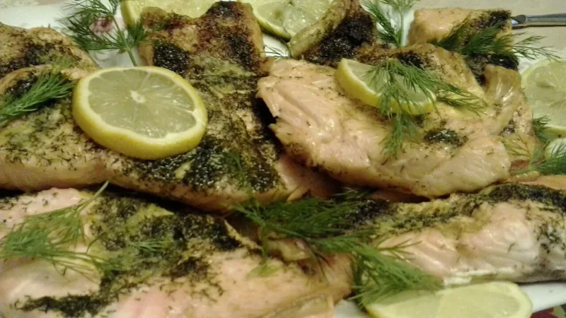Almoço de Páscoa mais leve: peixe bem conservado, porções equilibradas e chocolate com moderação