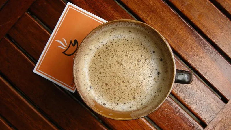 American Heart Association liga consumo moderado de café a coração mais protegido
