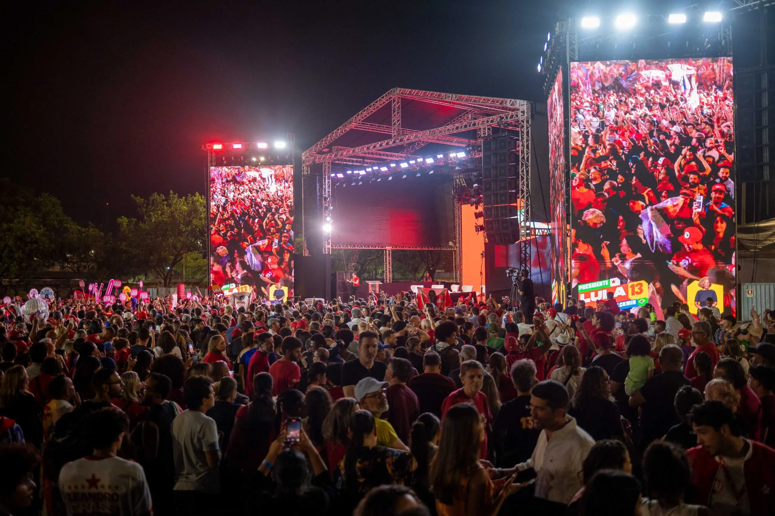 PM detém homem com faca e passagem por latrocínio a 300 metros do comício de Lula em Ceilândia
