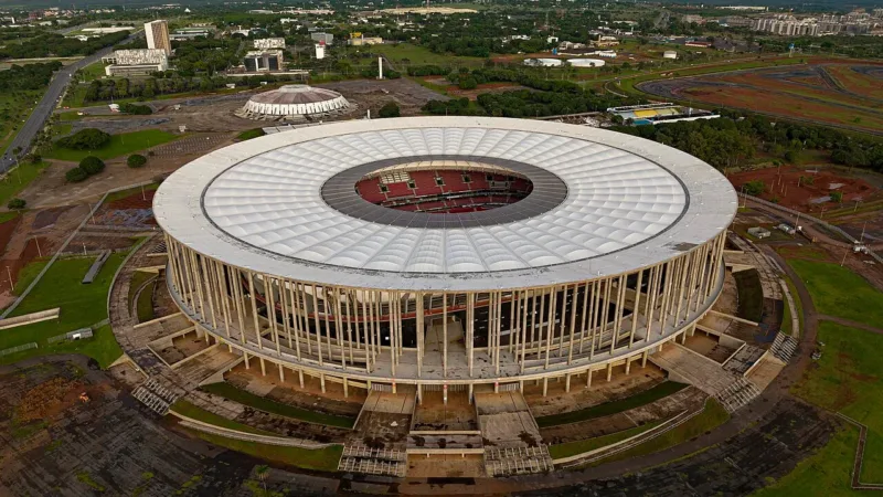 Arena BRB Mané Garrincha: estádio para 72 mil pessoas é o segundo maior do país e cartão-postal do Eixo Monumental