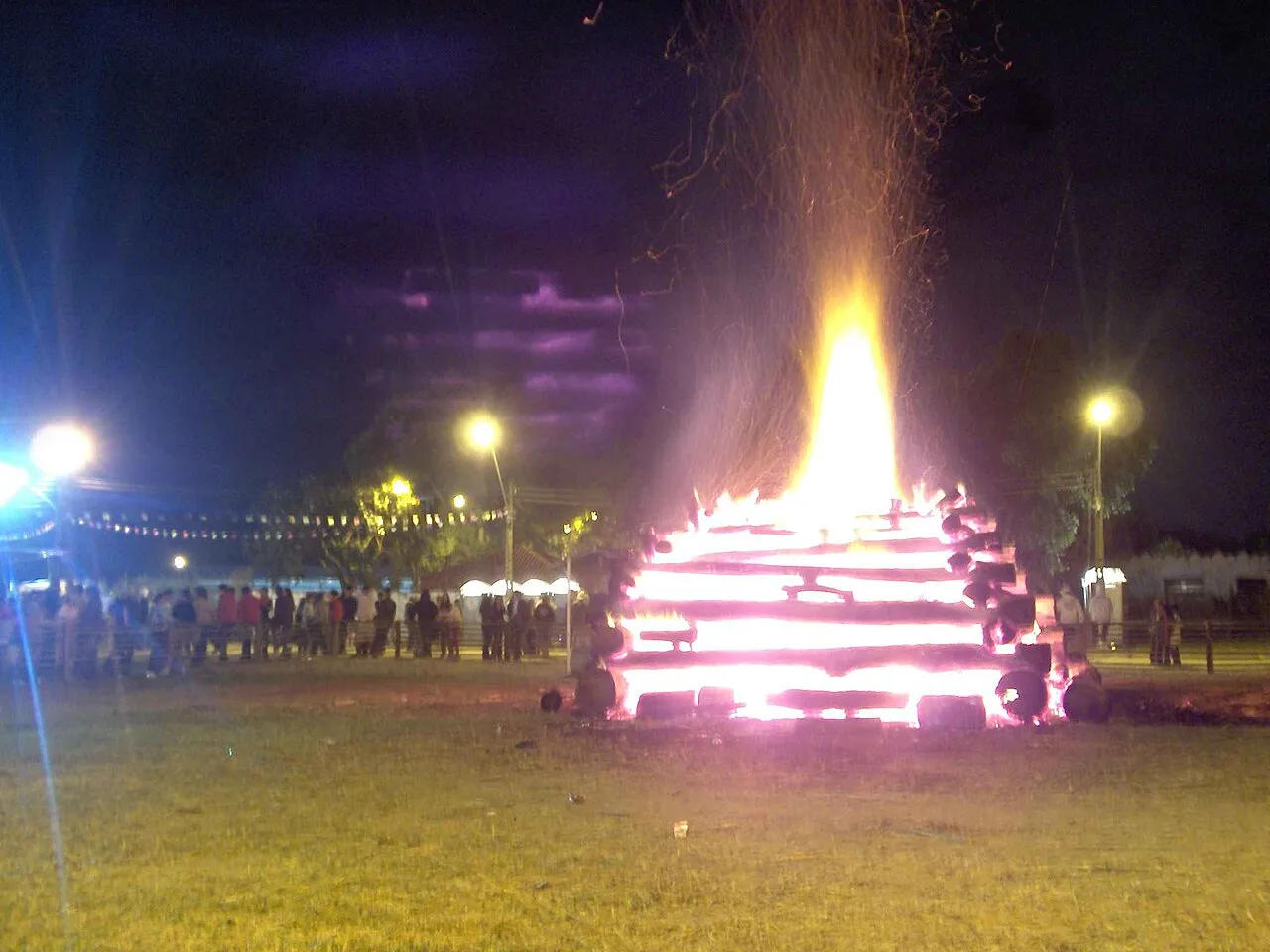 Arraial sem susto: cuidados com fogos, fogueira e eletricidade nas festas juninas do DF