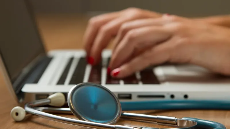 Atesta CFM: plataforma digital para emitir e validar atestados médicos entra no ar