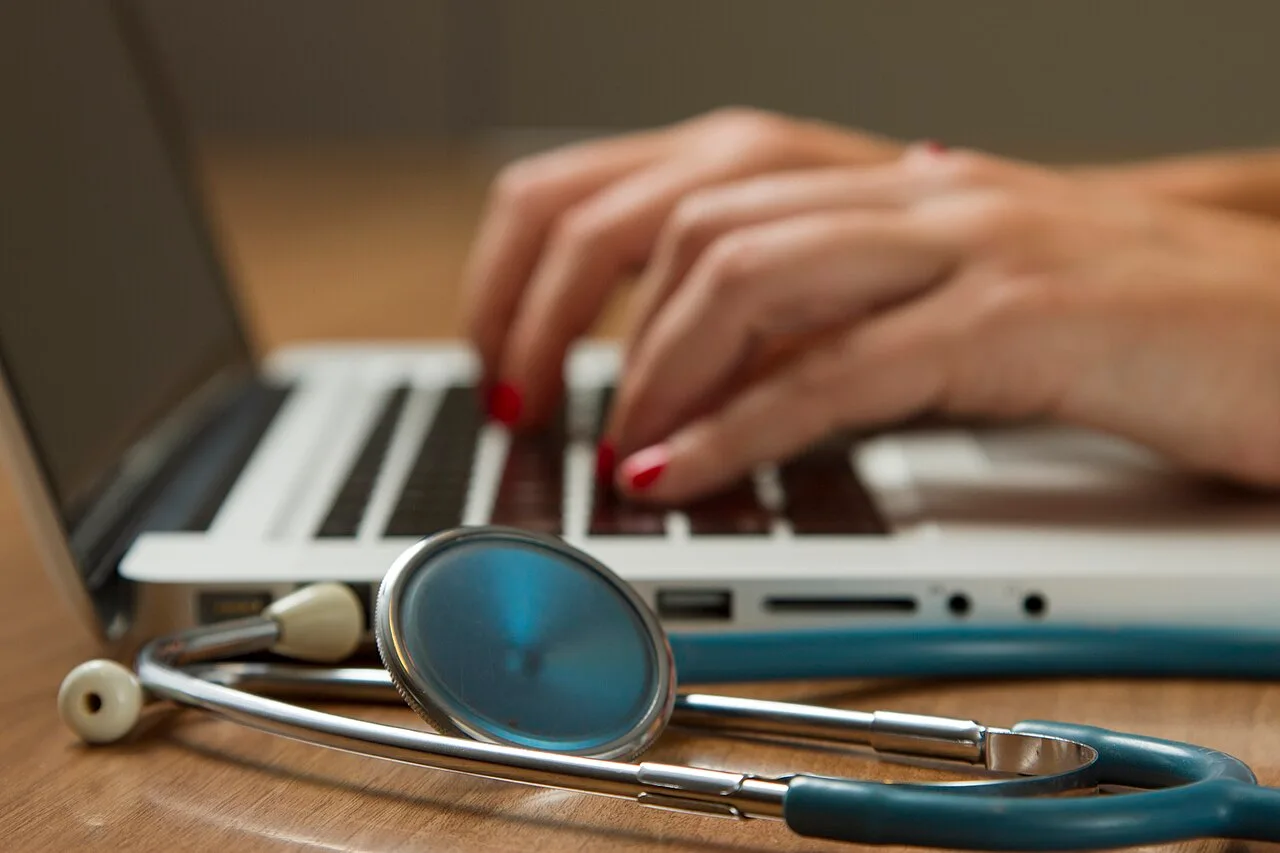 Atesta CFM: plataforma digital para emitir e validar atestados médicos entra no ar